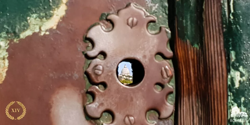 The Knights of Malta keyhole to see three countries at the same time