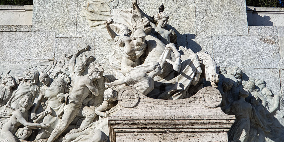 Reliefs des Denkmals für Giuseppe Mazzini in Rom