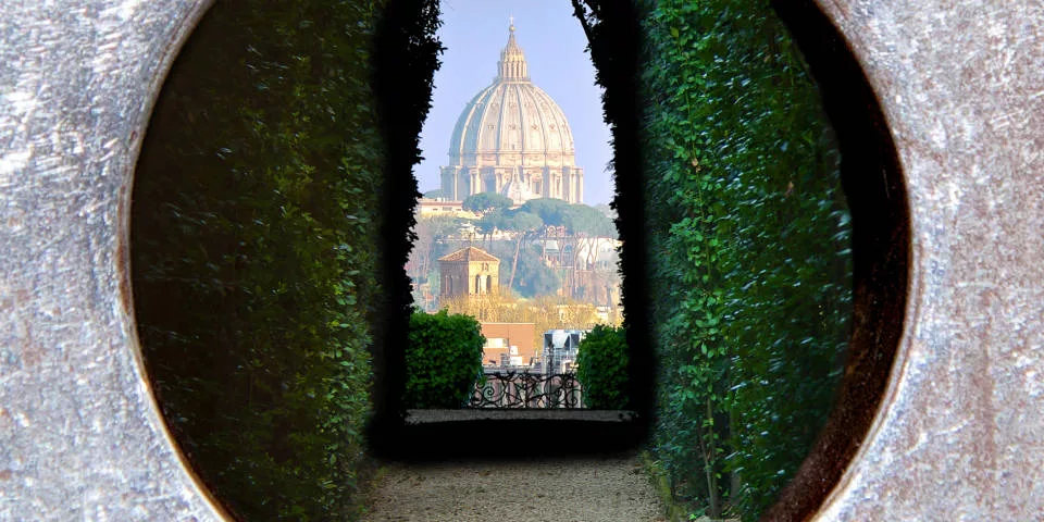 Basilica di San Pietro through keyhole