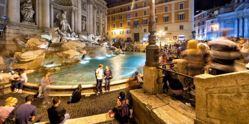 Fountain Trevi at night