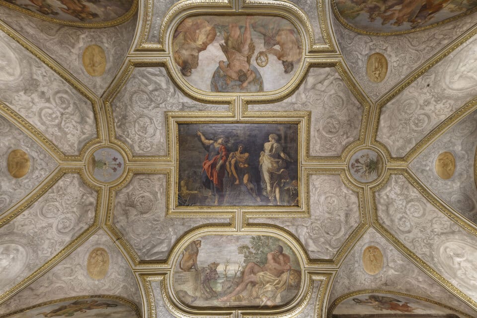 Palazzo Farnese interior 
