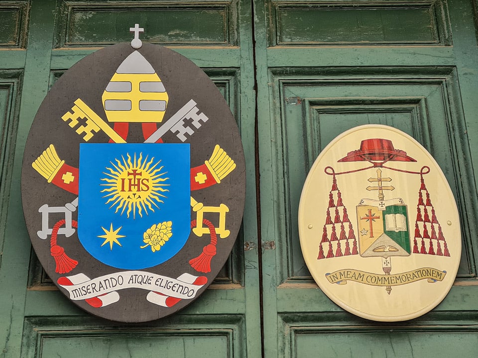Pope Francis’ coat of arms and plaque belongs to Cardinal Odilo Pedro Scherer