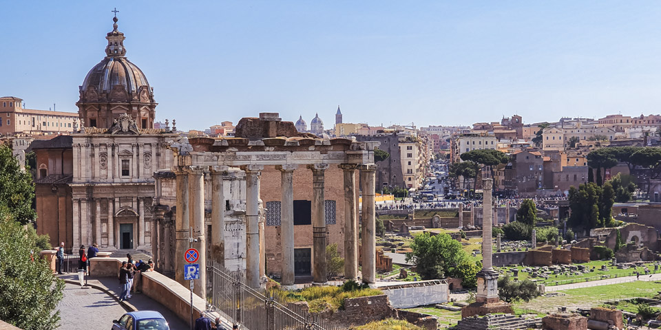 Mirador Profesional: Una Vista Inusual del Foro Romano desde el Monte Capitolino