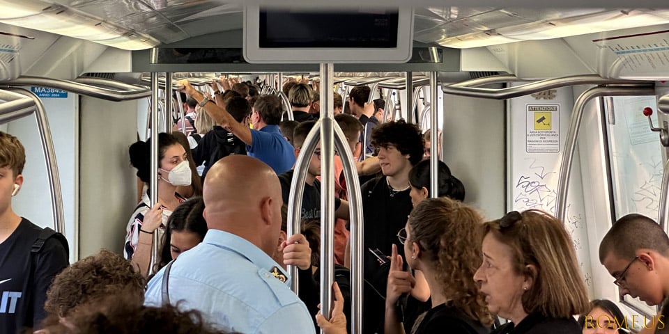 crowd of passengers in a train on the Rome Ostia line