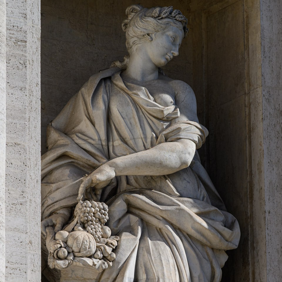 Die Göttin des Überflusses – Skulptur von Filippo della Valle – Trevi-Brunnen