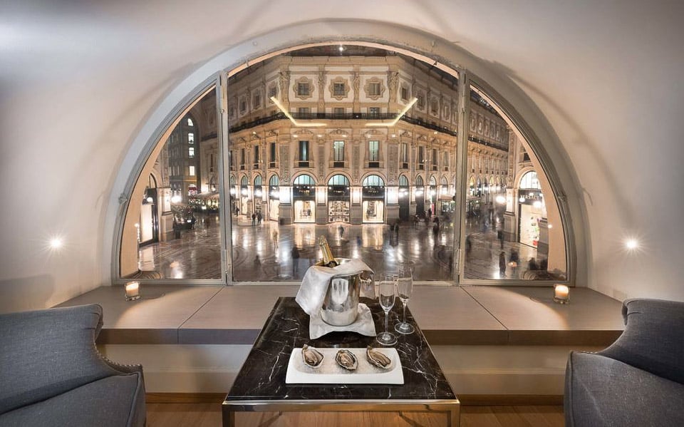 Hotel inside Milan shopping gallery 