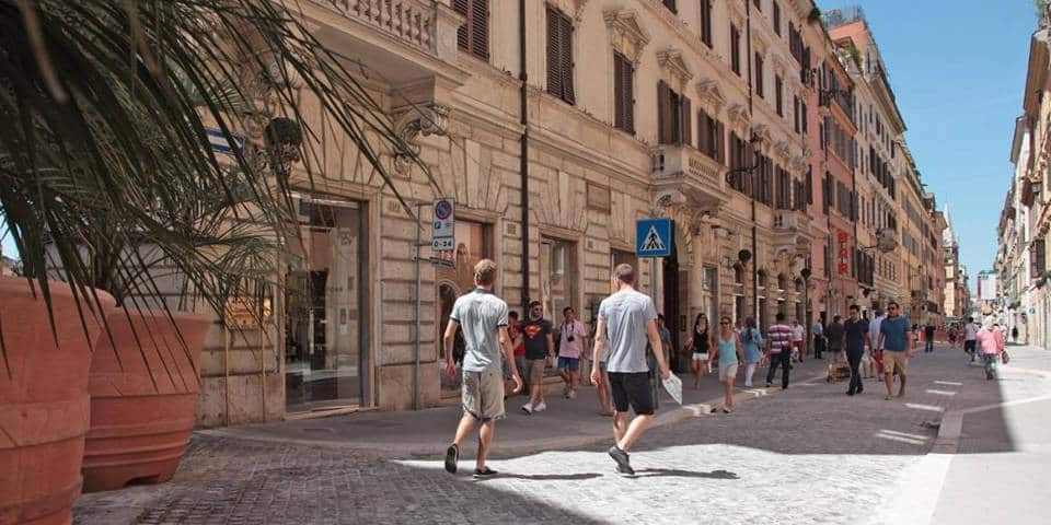 via del Babuino antique furniture, accessories shopping in Rome