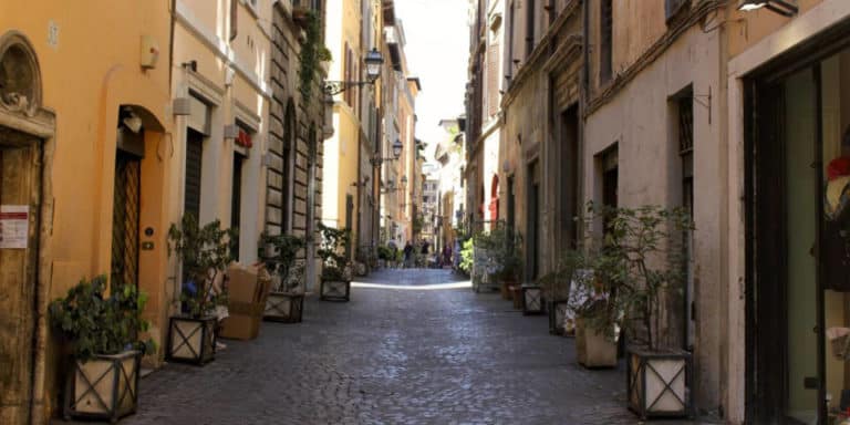 Via Cola Shopping in Rome: Where to Go and What to Buy