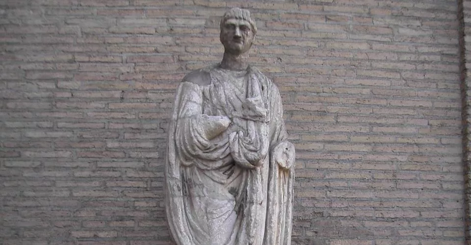 Abate Luigi talking statue of Rome