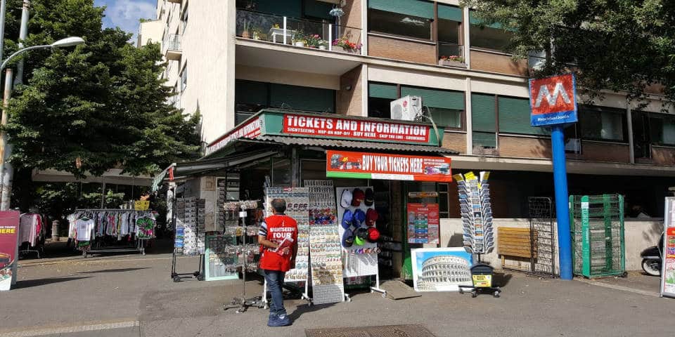 Edicola or a news kiosk in Rome where you can buy public transportation tickets