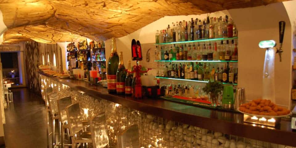 Fluid Cocktail&Wine Bar with Buffet for Aperitivo in Rome