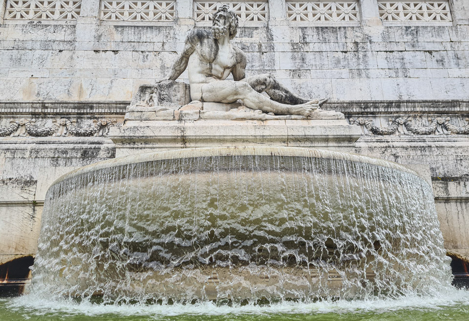 Brunnen am Sockel des Altar des Vaterlandes, die die Meere Italiens repräsentieren