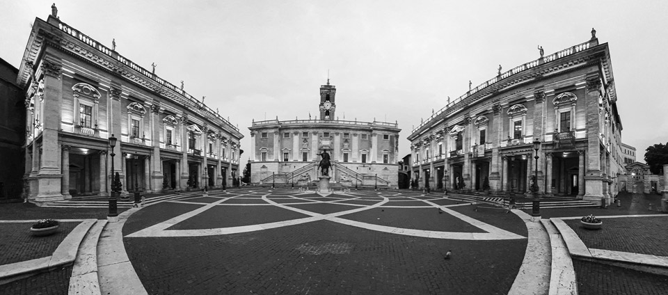 Forma trapezoidal de la Piazza del Campidoglio en el Monte Capitolino