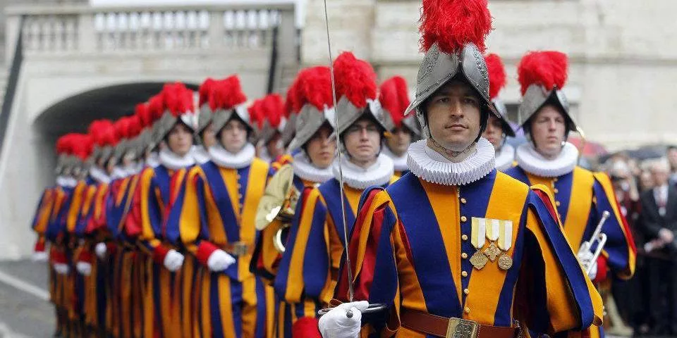 how to become a swiss guard