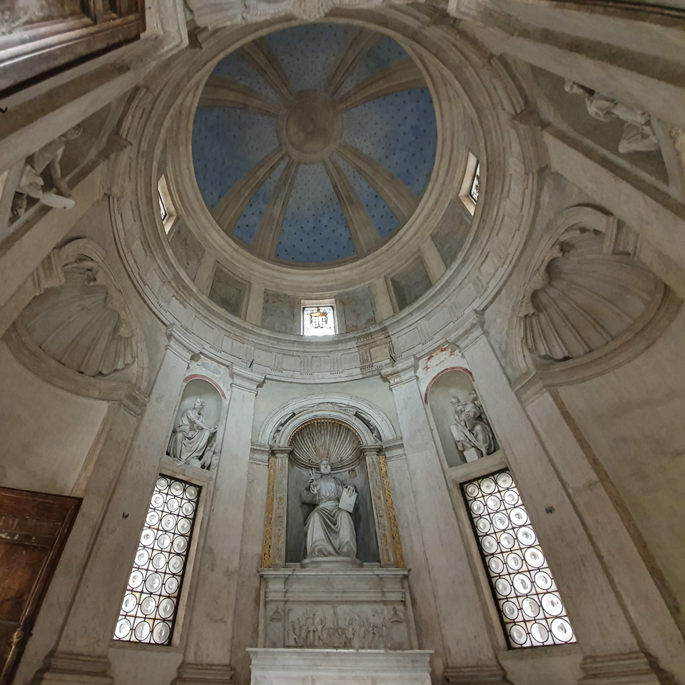 Interior of the Tempietto with the seated Saint Peter and Evangelist statues in wall niches