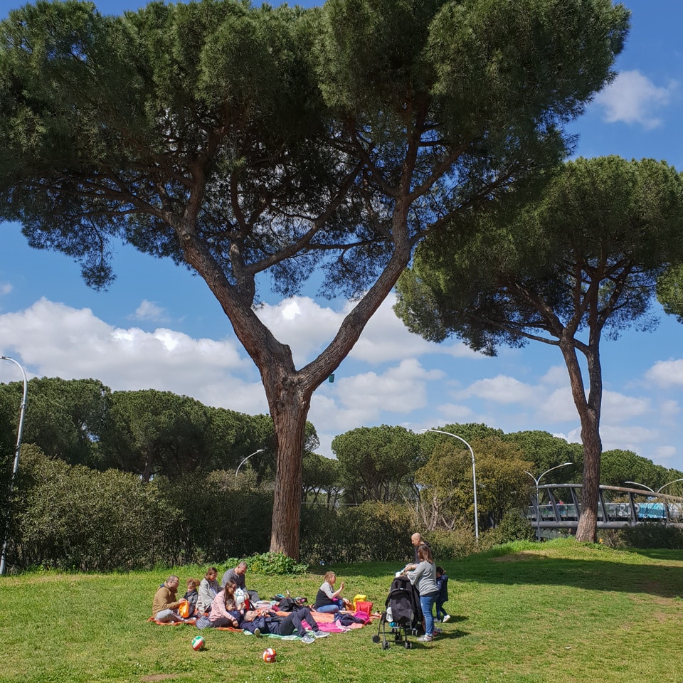 Families picnicking near the pedestrian bridge over Via Leone XIII in Villa Doria Pamphilj